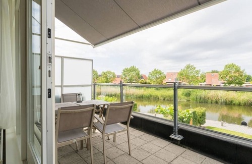 Oude-Tonge House | Neat island house with beautiful view, for larger groups, it is ideal to rent in combination with th