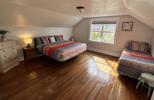 Astoria Other | Neat Old Astoria Farmhouse with boat parking!