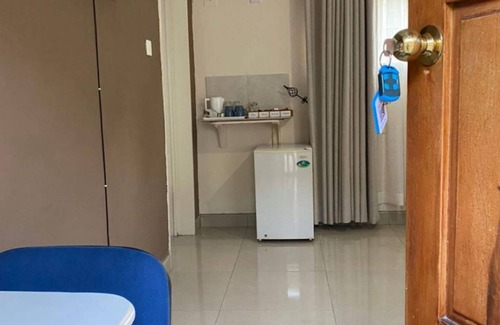 Bulawayo Apartment | Neat Standard Room in Guesthouse - 2088