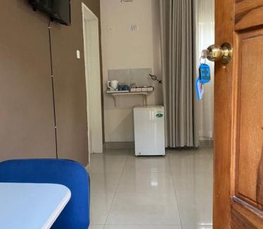 Bulawayo Apartment | Neat standard room in guesthouse - 2088