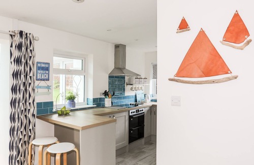 Pentraeth House | NEAUDD WEN, pet friendly, country holiday cottage in Benllech