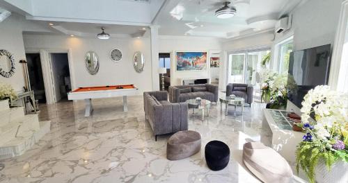 South Pattaya Villa | NEBULAND Luxury Pool Villa Pattaya Walking Street 7 Bedrooms