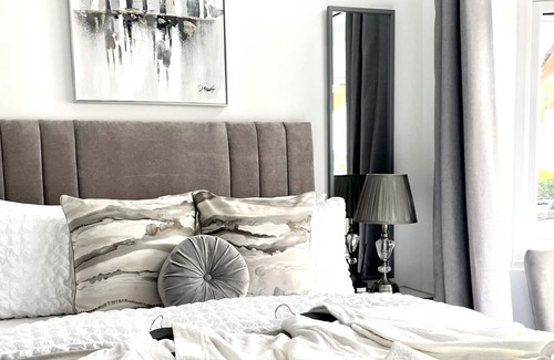 Marston Green Apartment | NEC Birmingham B37 Luxury Studio Apartment