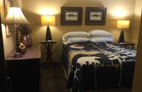 Necedah House | Necedah 2 Bdrm Vacation Cabin 5 Mins to Castle Rock Lake & Near Wisconsin Dells