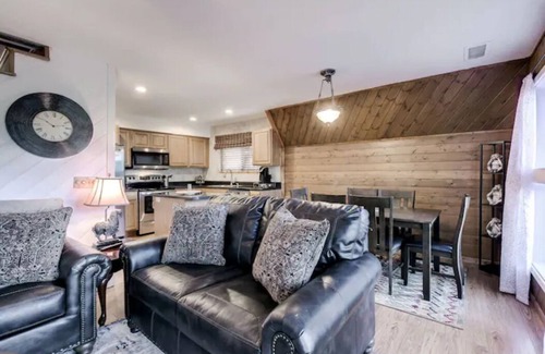 Kachina Village Cabin | "Neck of the Woods!" Canyon Views! Breathtaking!