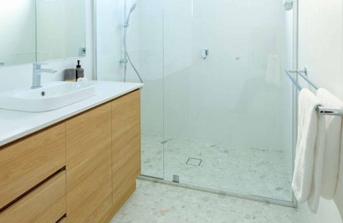 East Albury House | Neddidge Apartment 2
