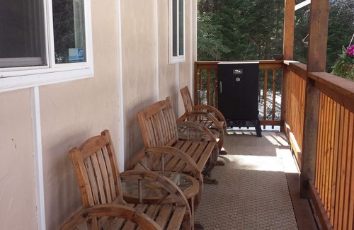 Highlands East Cottage | Need to get away from your busy lives? Here is your chance to un-wine and relax.
