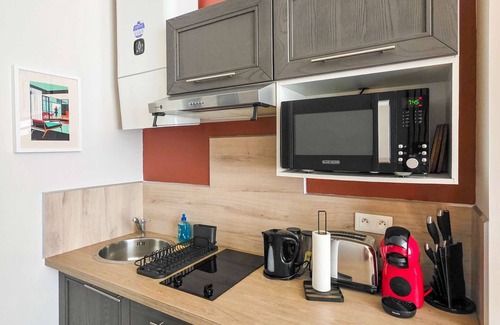 Saint-Quentin Apartment | Nef d'Or Amber Stylish Studio