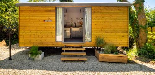 Reynoldston Other | Nefoedd Romantic Shepherds Hut