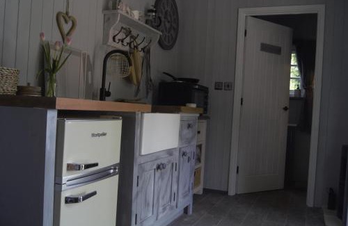 Reynoldston Other | Nefoedd Romantic Shepherds Hut