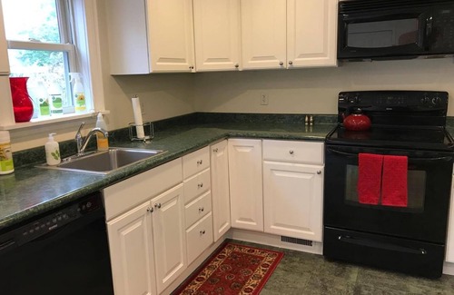 Ossining House | Neighbor's house - Welcome!