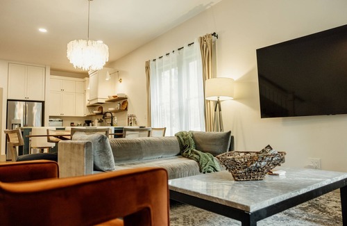 Victorian Village House | Neil Ave *Game Room *Free Parking *OSU 1/2mi