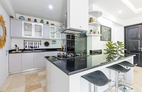 Batu Bolong House | Nelayan Garden Villa Exquisite 3 bedroom Canggu 600 meter from beach
