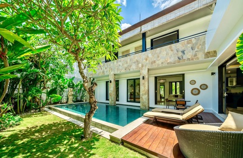 Batu Bolong House | Nelayan Garden Villa Exquisite 3 bedroom Canggu 600 meter from beach