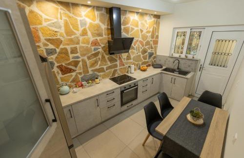 Gefira Mpania Apartment | Nelly's Modern House