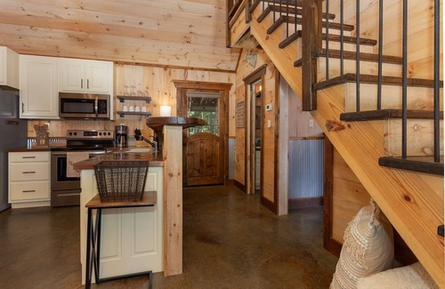 Rising Fawn Cabin | Nelly There-Cozy Mountain Cabin-HOT TUB