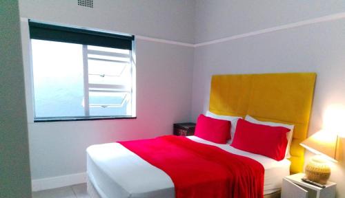 Ottery Apartment | Neo & Ruks Guest Houses Boston Belleville 5