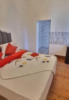 Eikenbosch Apartment | Neo & Ruks Guest Houses Boston Belleville 3