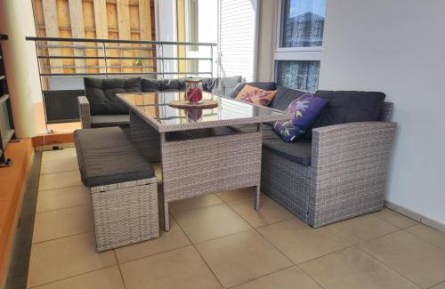Carosse Apartment | Neptune Appart T3 avec Grande Terrasse et Parking Privé, Proche des Plages, Saint Gilles Les Bains