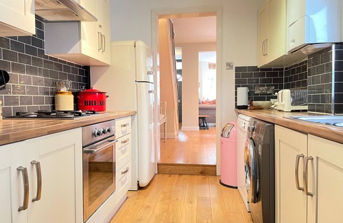 Whitstable House | Neptune Cottage Whitstable; 3 bedroom cottage, beautiful garden; 5 mins beach.