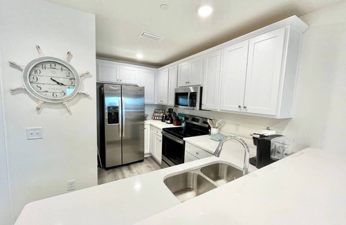 Innerarity Townhomes House | Neptune's Landing: Bay Views, Pool & 2 Kayaks