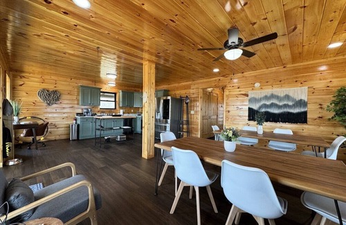 Rogers Cabin | Nerf Blasters | Arcades | Hot Tub | King Beds