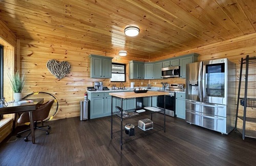 Rogers Cabin | Nerf Blasters | Arcades | Hot Tub | King Beds