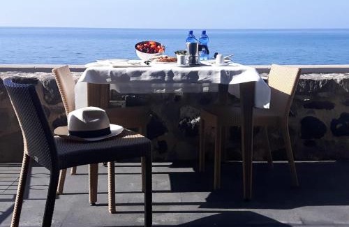 Acquacalda Apartment | NerOssidiana sul mare di Lipari