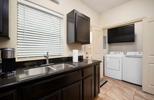 Pharr Apartment | Nest at Hummingbird 3 w King bed free parking Patio