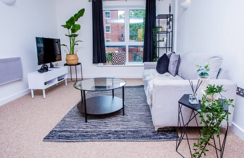 Northampton Apartment | Nest Easy - Alpha House (two bedroom)