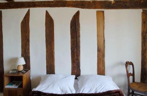 Quartier Sainte-Avoye Apartment | Nest in Paris