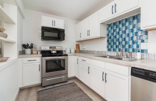 Neskowin Apartment | Nest Market Loft -2 bed lux Neskowin loft. Steps to beach & market. Great rates!