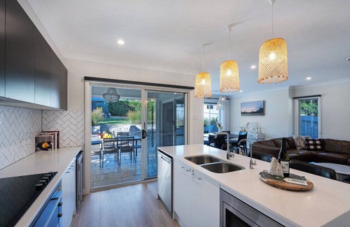 Wrights Beach House | Nest: Sunset skies & family fun. Stunning family home, pets welcome, pizza oven