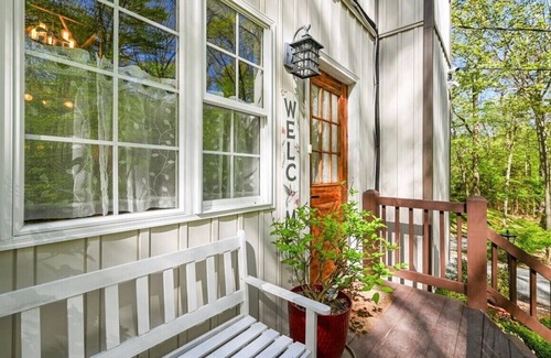 Hawley House | Nestle into Nature, Hawley, PA - 5 Min. to Lake!