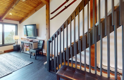 Snowshoe House | Nestle Up in this Cozy 4BR Stemwinder - sleeps 13! by RedAwning