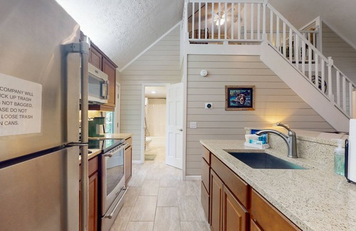 Hiawassee Cabin | Nestled along tranquil creek, view of the valley, outdoor enthusiast's paradise
