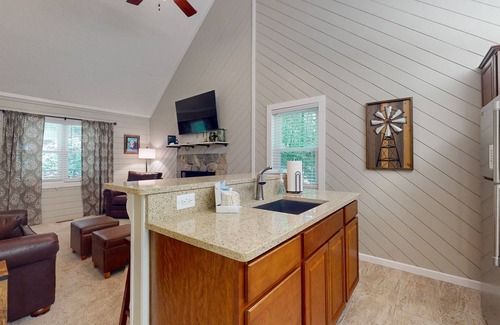 Hiawassee Cabin | Nestled along tranquil creek, view of the valley, outdoor enthusiast's paradise