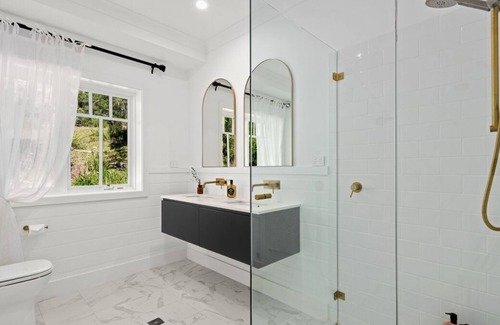 Barrengarry House | Nestled Beneath the Magnificent Barrengarry Escarpment