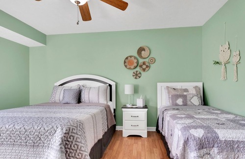 Jeffersontown House | Nestled in a Cul-de-sac + Netflix