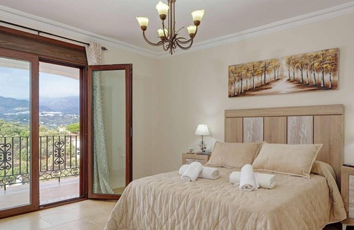 Punta Lara House | Nestled in a hillside in the upscale urbanization of Punta Lara, just on the outskirts of Nerja, thi