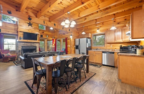 Rogers Cottage | Nestled in a scenic backdrop with captivating mountain valley view
