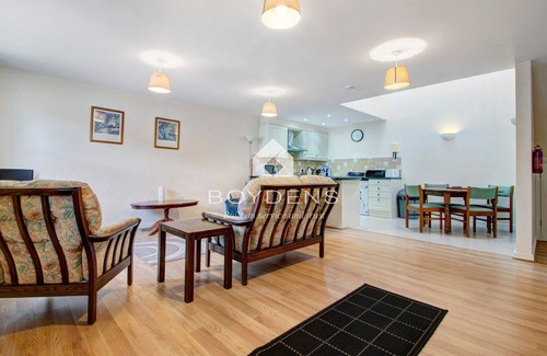 Frinton-on-Sea House | Nestled in the heart of Frinton on Sea is this terraced mews cottage offering open plan living