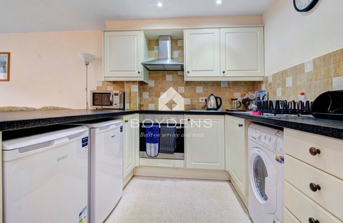 Frinton-on-Sea House | Nestled in the heart of Frinton on Sea is this terraced mews cottage offering open plan living