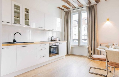 Saint-Thomas-d'Aquin Apartment | NESTLED IN THE LIVELY AND CHARMING NOTRE-DAME-DES-CHAMPS DISTRICT- RUE DE SEVRES