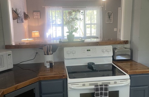 Franklin House | Nestled in the Mountains near Dry Falls! Easy access!