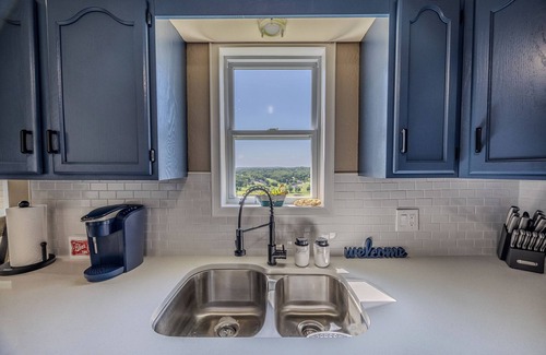 Kaiser House | Nestled on a bluff overlooking the Osage River and Golf Course.
