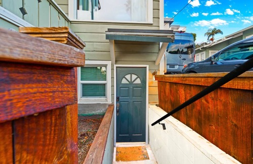 Ventura Apartment | Netflix, Bikes, Stocked Kitchenette, Beach Gear