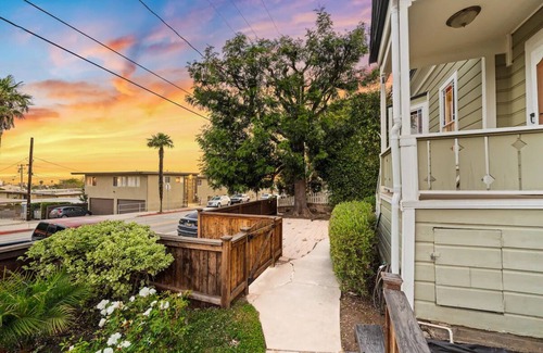 Ventura Apartment | Netflix, Bikes, Stocked Kitchenette, Beach Gear