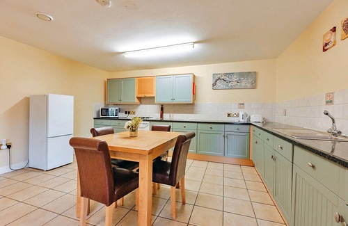 Eaton Mascott Cottage | Netley Hall - Peach Tree