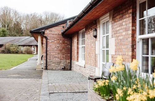 Eaton Mascott Cottage | Netley Hall - Peach Tree